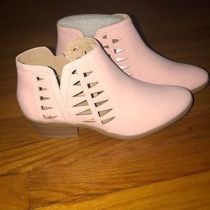 Brand new pink booties size 7 😍